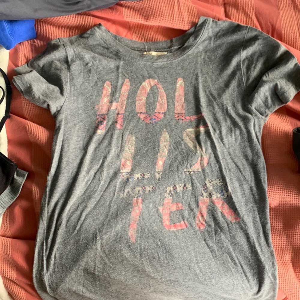 Grey Hollister t shirt